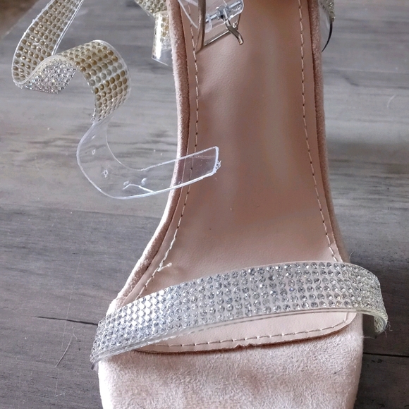 Heels - Picture 3 of 4